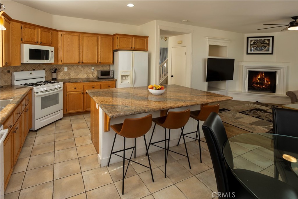 27604 Redwood Way Property Photo 9