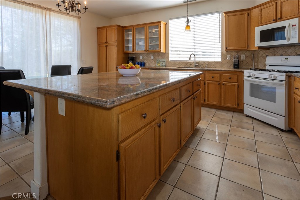 27604 Redwood Way Property Photo 10