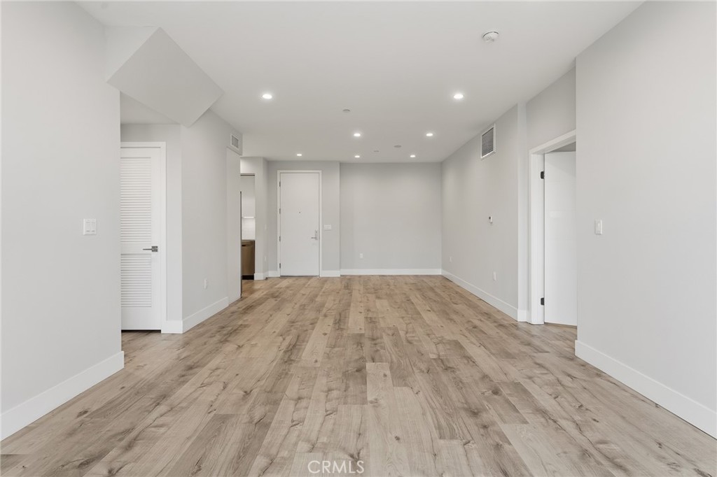 5820 La Mirada Avenue 401 Property Photo 6