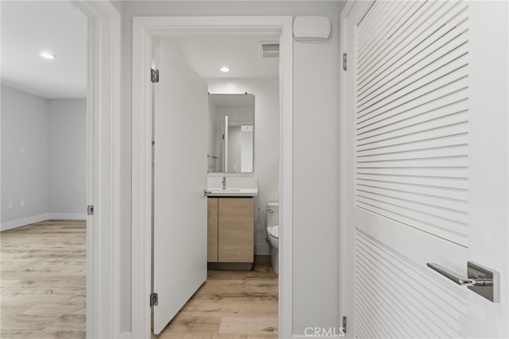 5820 La Mirada Avenue 401 Property Photo 15