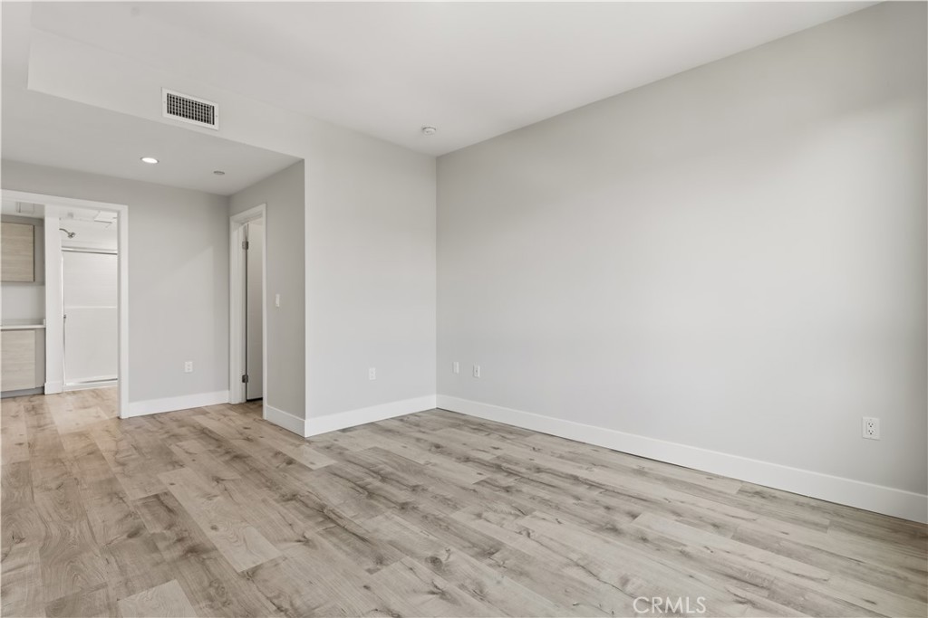 5820 La Mirada Avenue 401 Property Photo 19