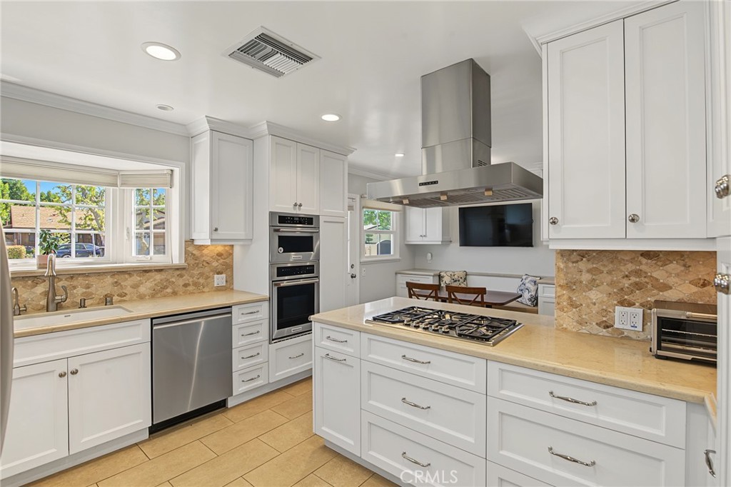 18220 Clark Street Property Photo 9