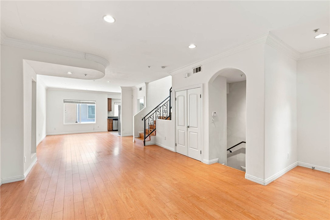 13629 Wyandotte 118 Property Photo 5