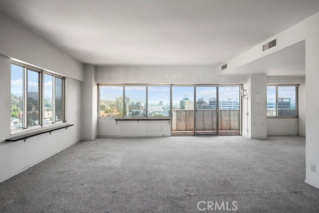 7135 Hollywood 1010 Property Photo 6