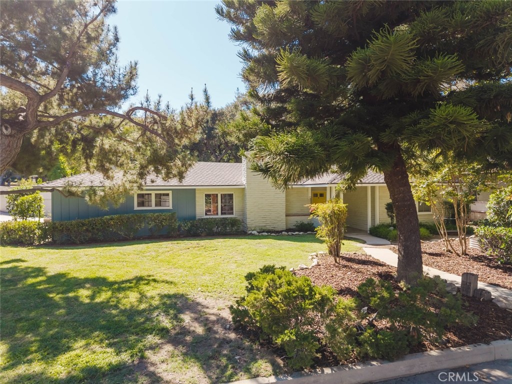 3747 El Lado Drive Property Photo 4