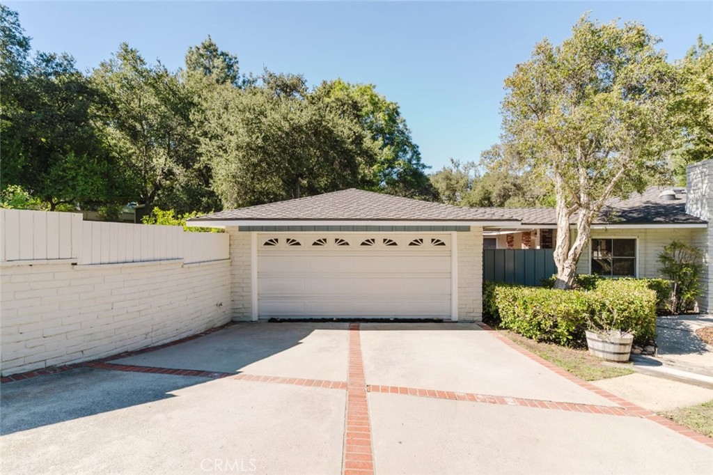 3747 El Lado Drive Property Photo 6