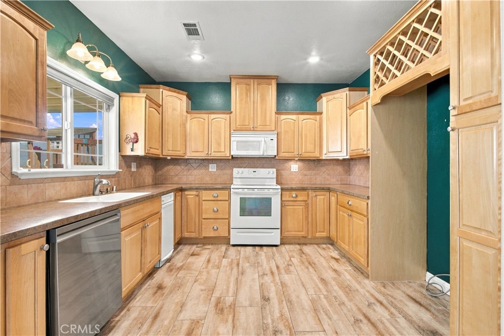 49945 80th W Property Photo 6