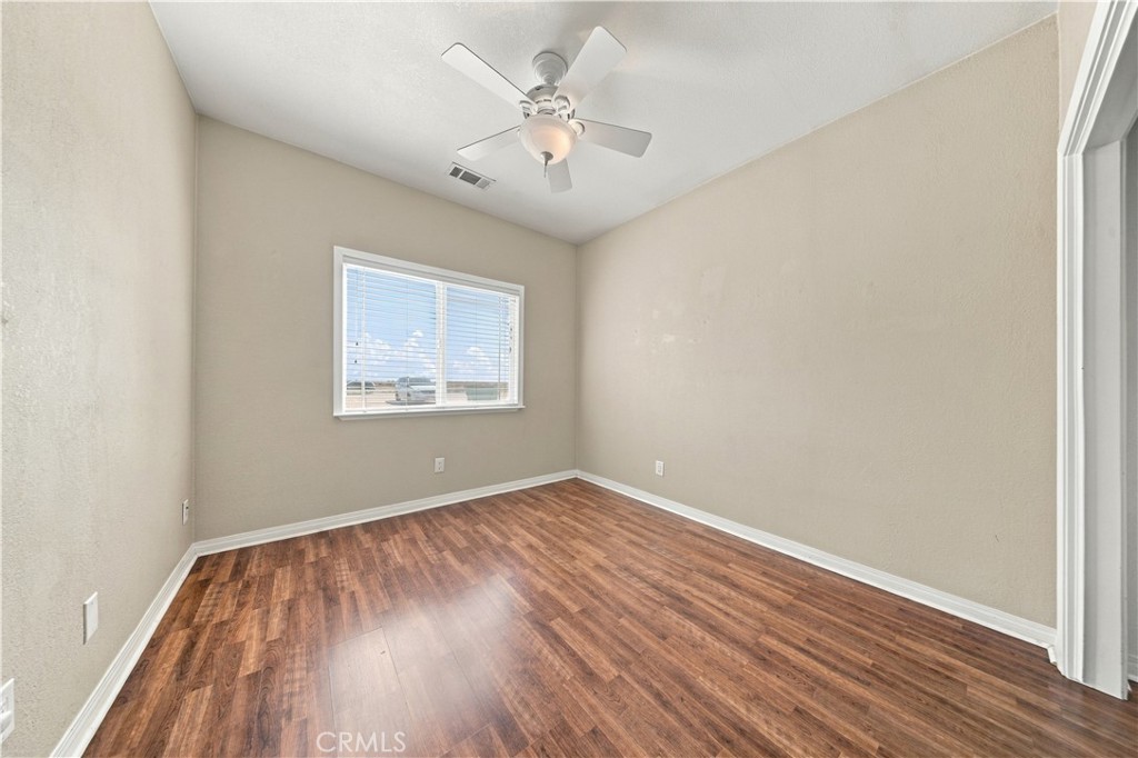 49945 80th W Property Photo 14