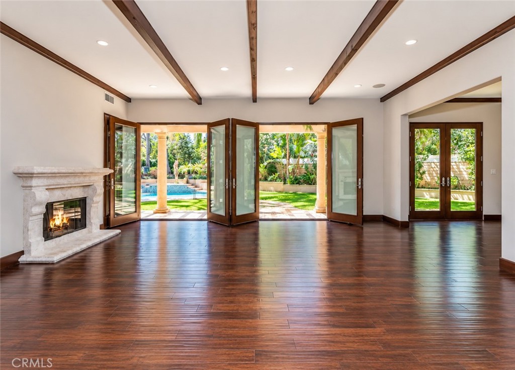 5427 Genesta Property Photo 5