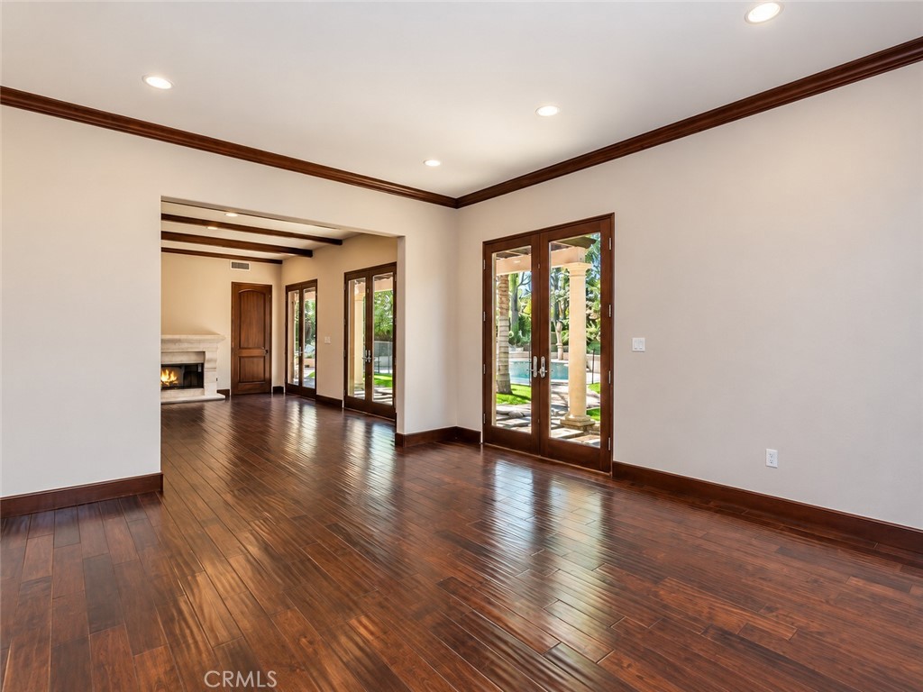 5427 Genesta Property Photo 7