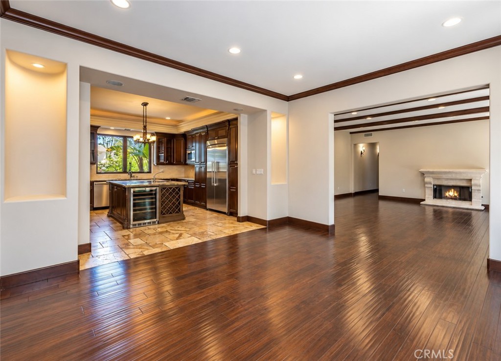 5427 Genesta Property Photo 8