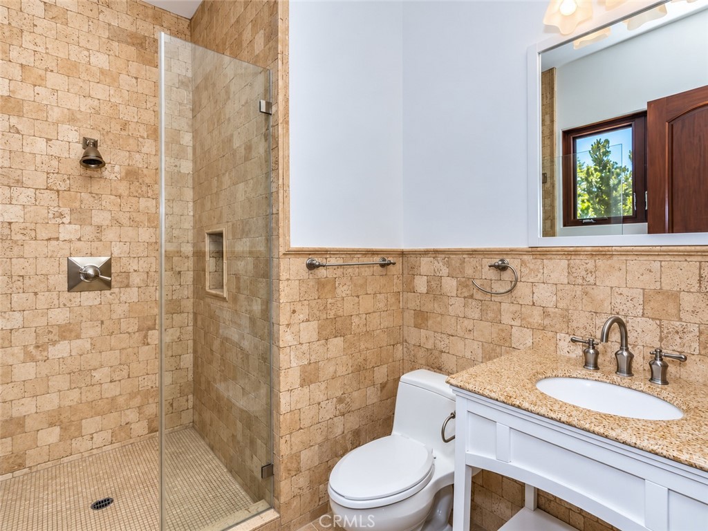 5427 Genesta Property Photo 12