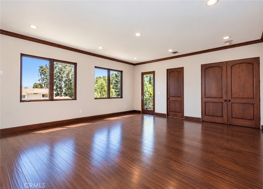 5427 Genesta Property Photo 13
