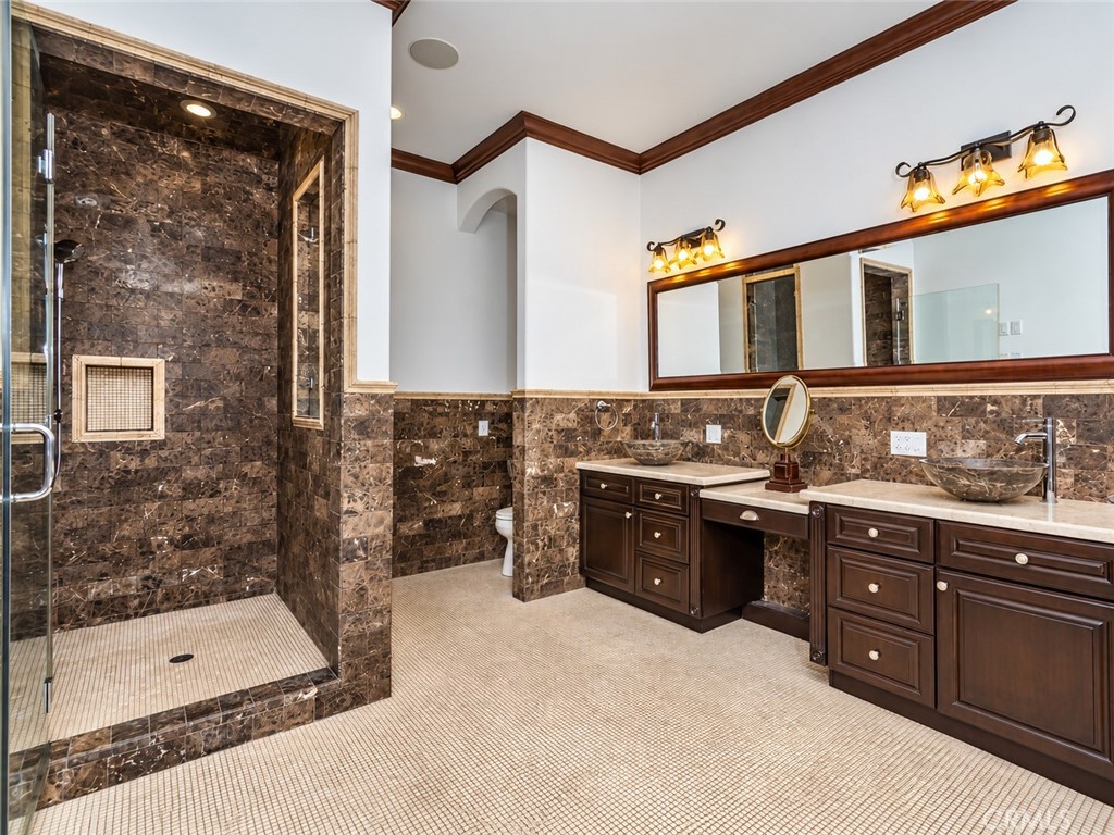 5427 Genesta Property Photo 15