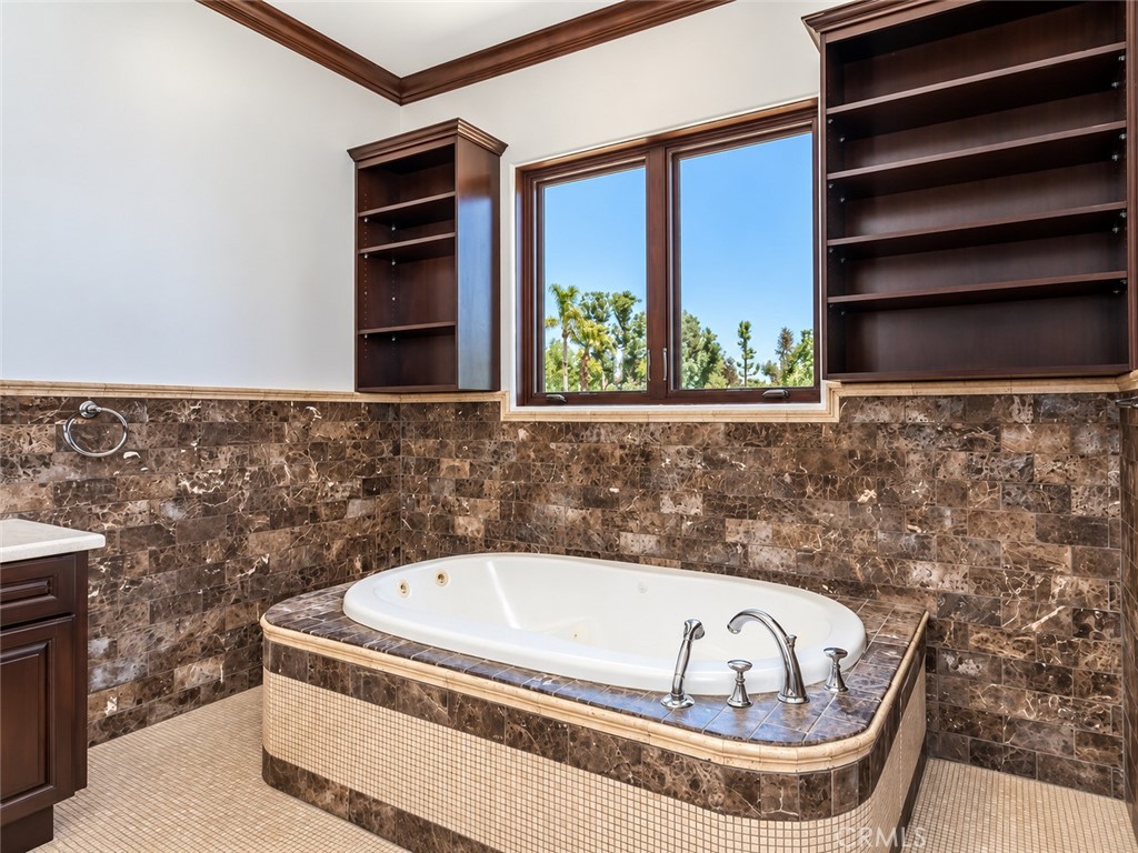 5427 Genesta Property Photo 16