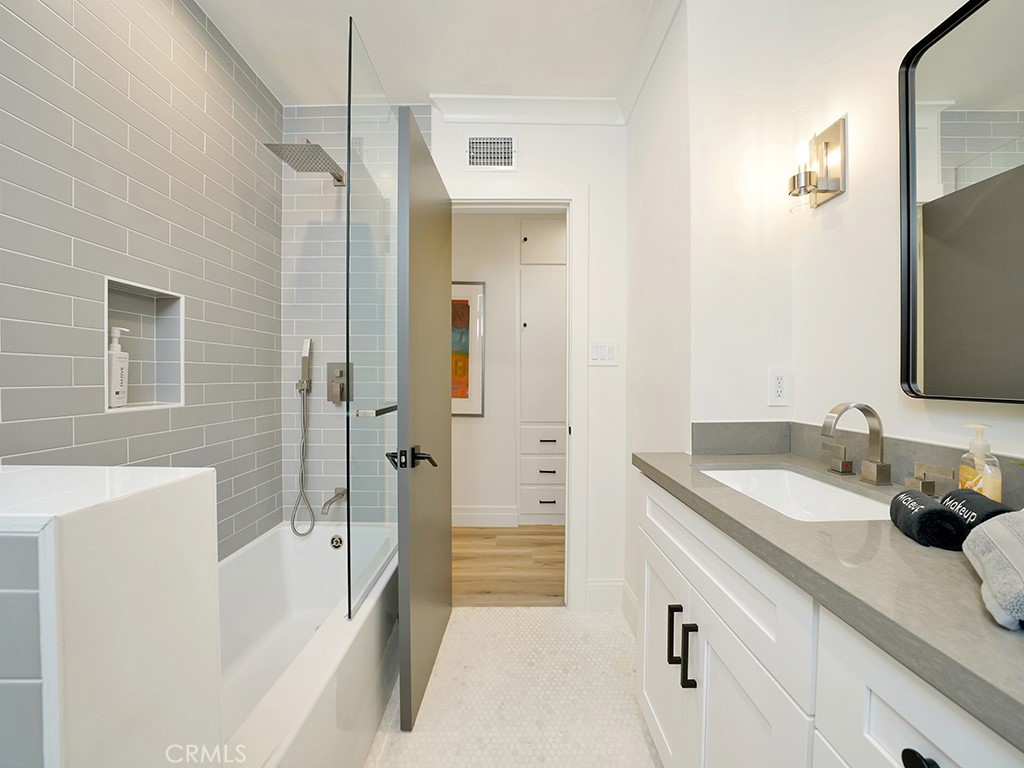 15440 Varden Street Property Photo 25