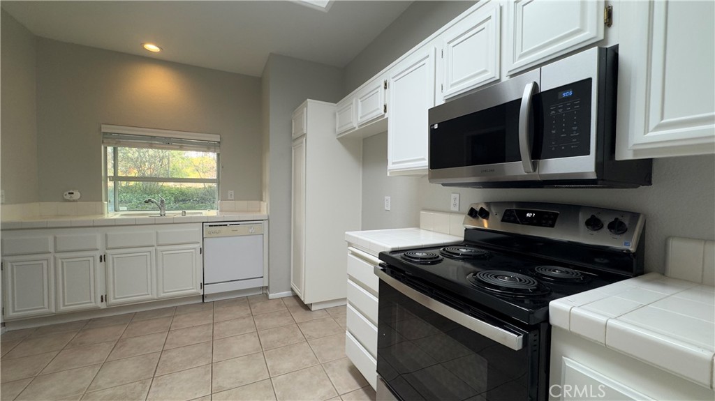 513 Water Oak Lane F Property Photo 6