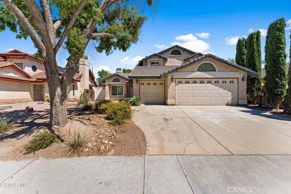 42910 Burlwood Property Photo 1
