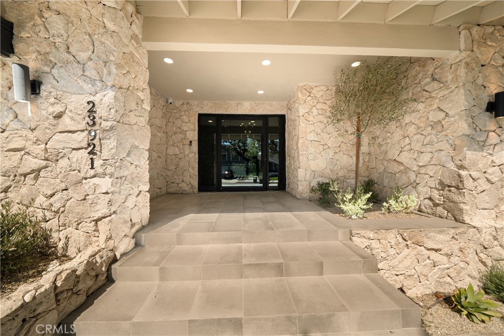 23921 Berdon Street Property Photo 4