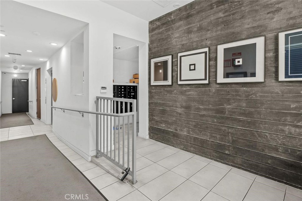 1233 Dunsmuir Avenue 204 Property Photo 2