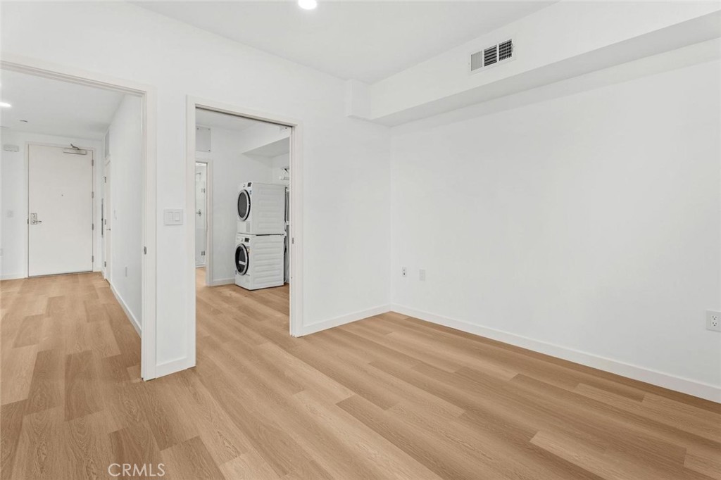 1233 Dunsmuir Avenue 204 Property Photo 3