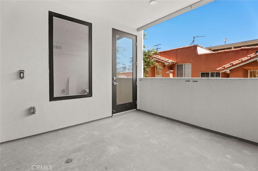 1233 Dunsmuir Avenue 204 Property Photo 12