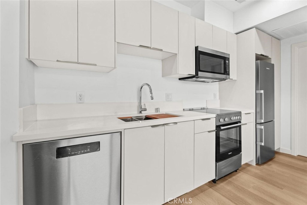 1233 Dunsmuir Avenue 205 Property Photo 8