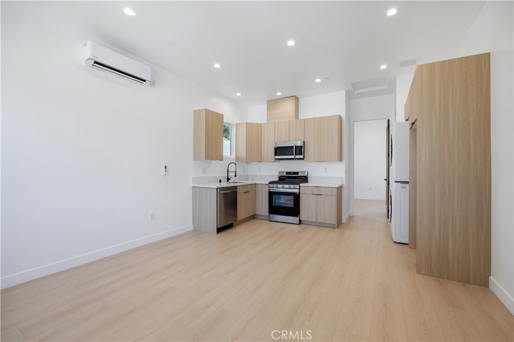 7700 1/2 Lasaine Avenue Property Photo 2