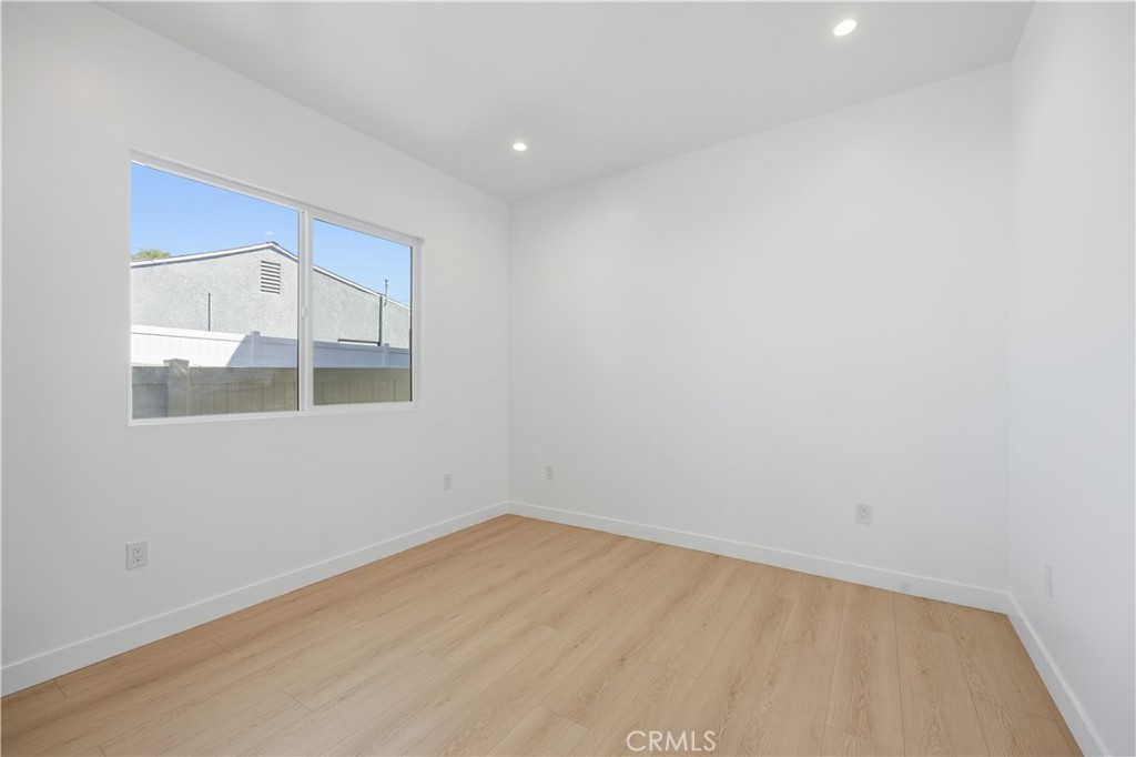 7700 1/2 Lasaine Avenue Property Photo 7