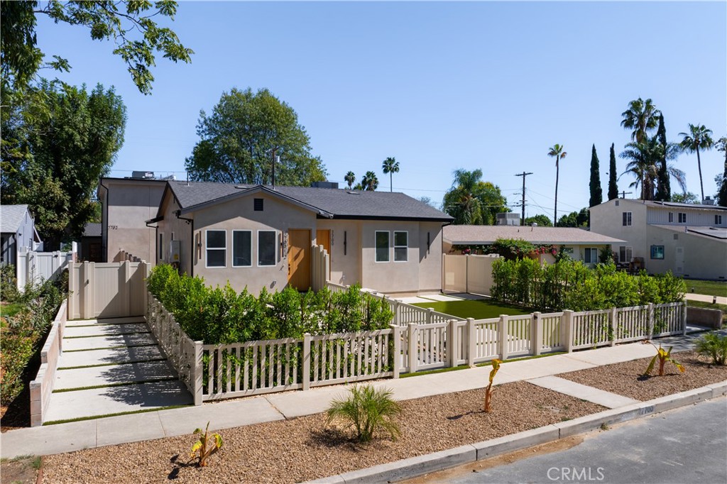 7700 1/2 Lasaine Avenue Property Photo 9