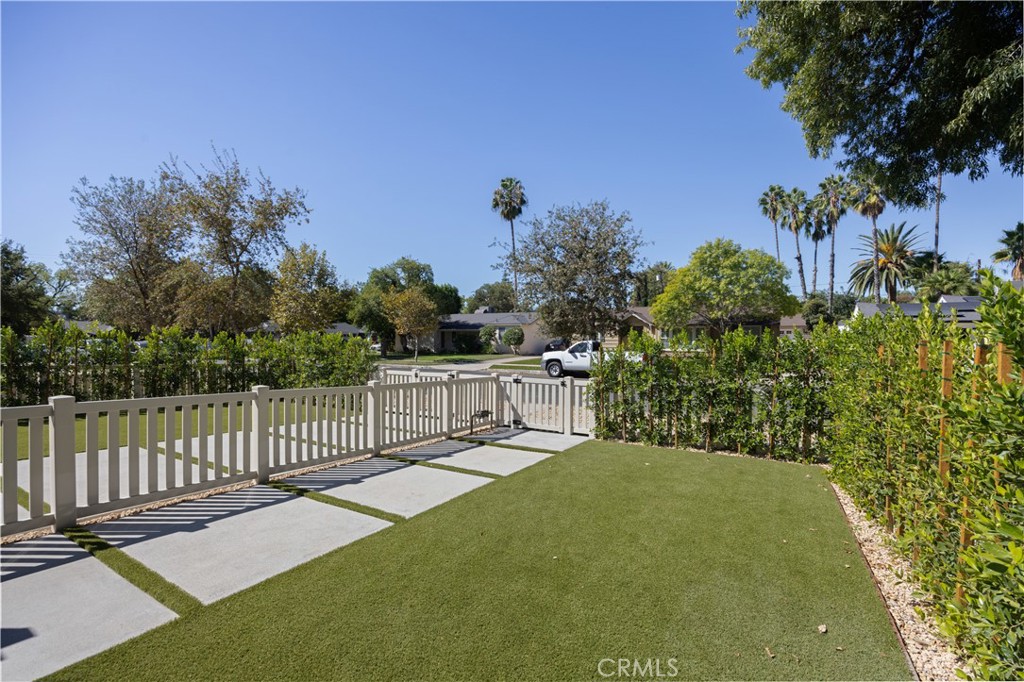 7700 1/2 Lasaine Avenue Property Photo 10
