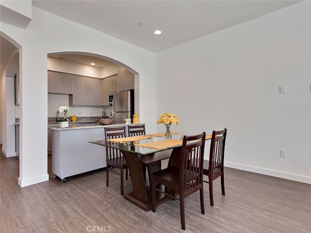 610 Levering Avenue 403 Property Photo 3