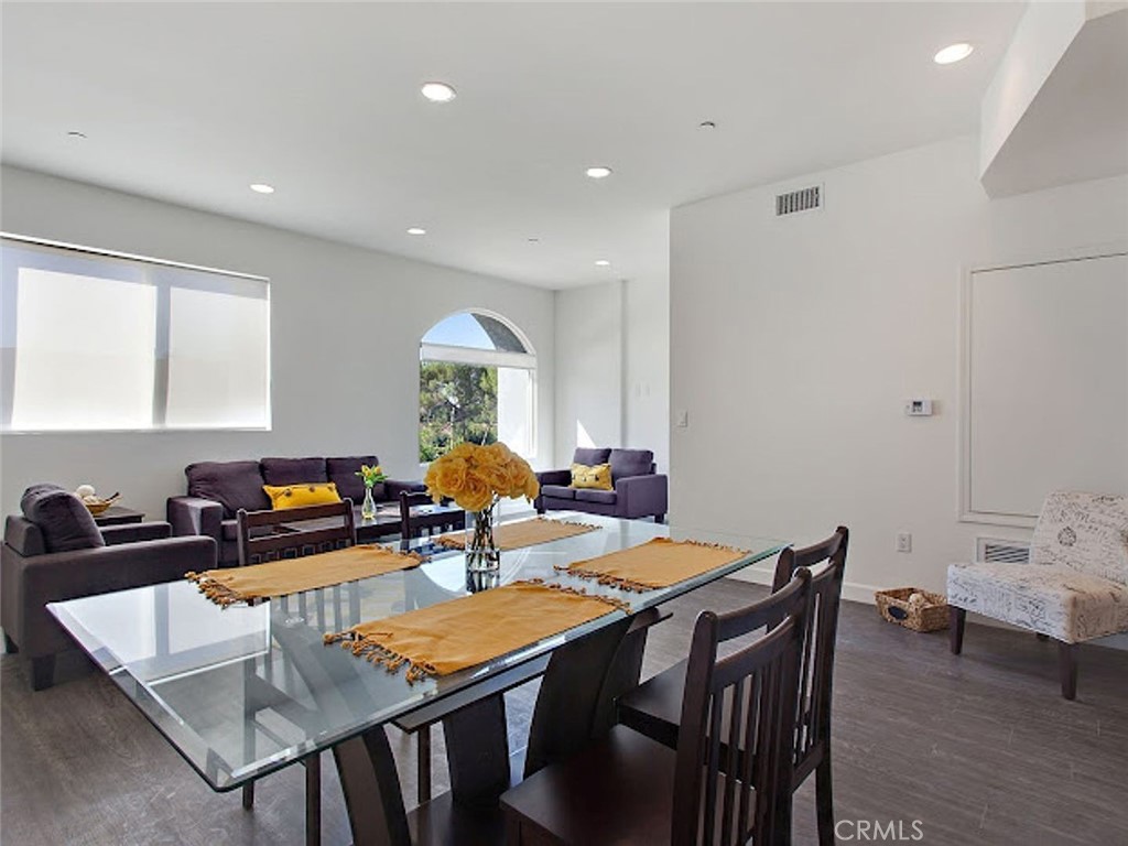 610 Levering Avenue 403 Property Photo 4