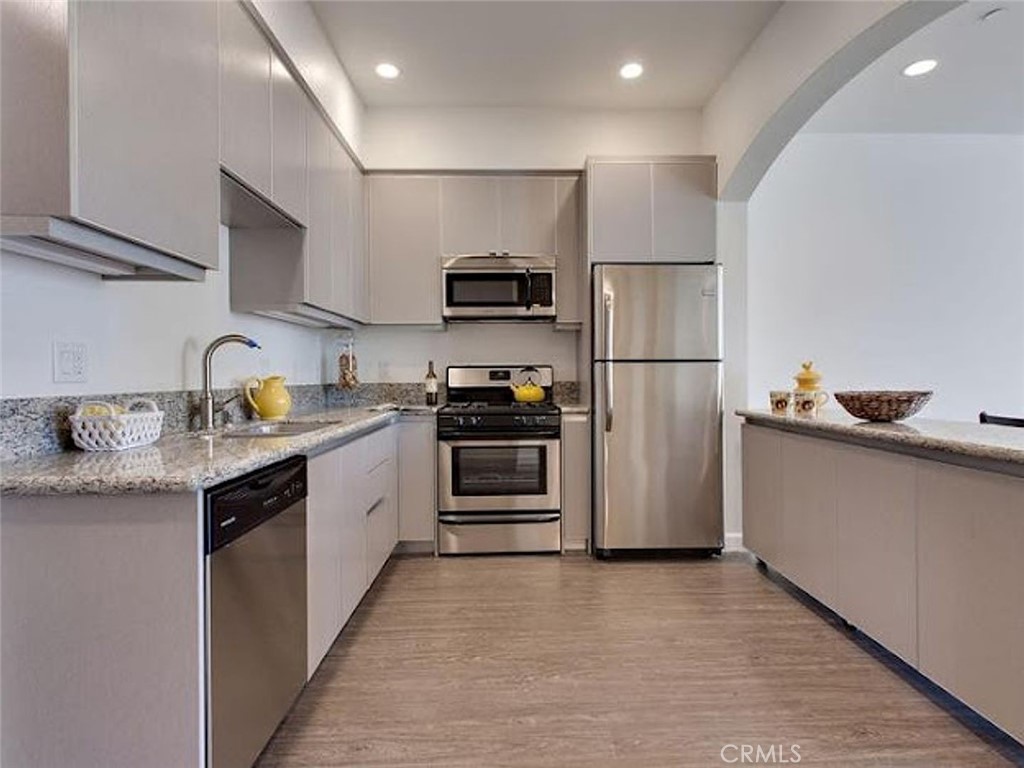 610 Levering Avenue 403 Property Photo 8