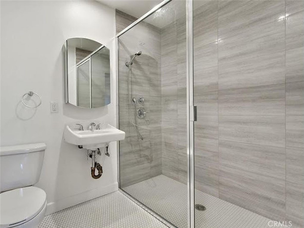 610 Levering Avenue 403 Property Photo 9