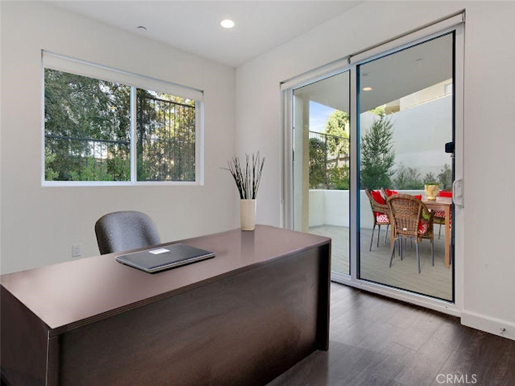 610 Levering Avenue 203 Property Photo 3