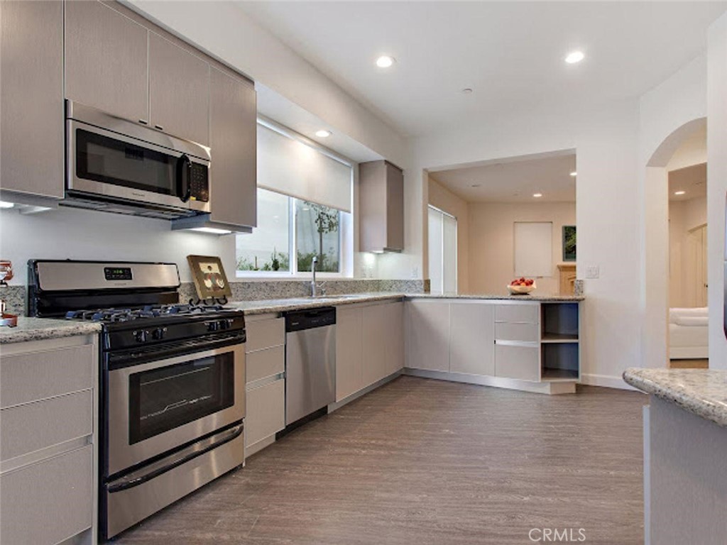 610 Levering Avenue 203 Property Photo 5