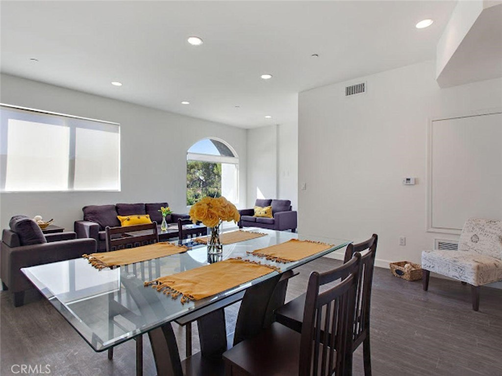 610 Levering Avenue 203 Property Photo 7