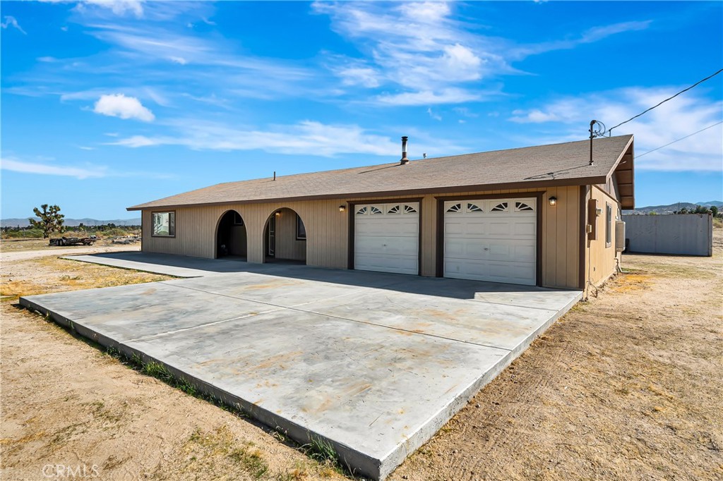 5023 Smoke Tree Property Photo 4