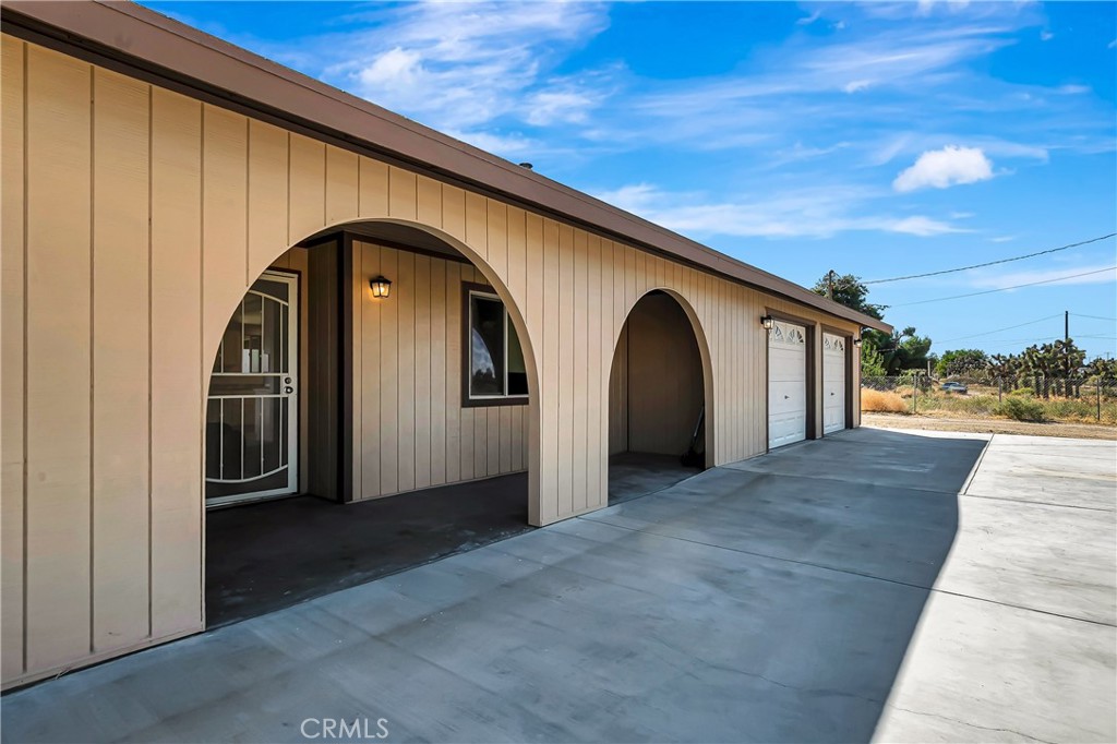 5023 Smoke Tree Property Photo 5