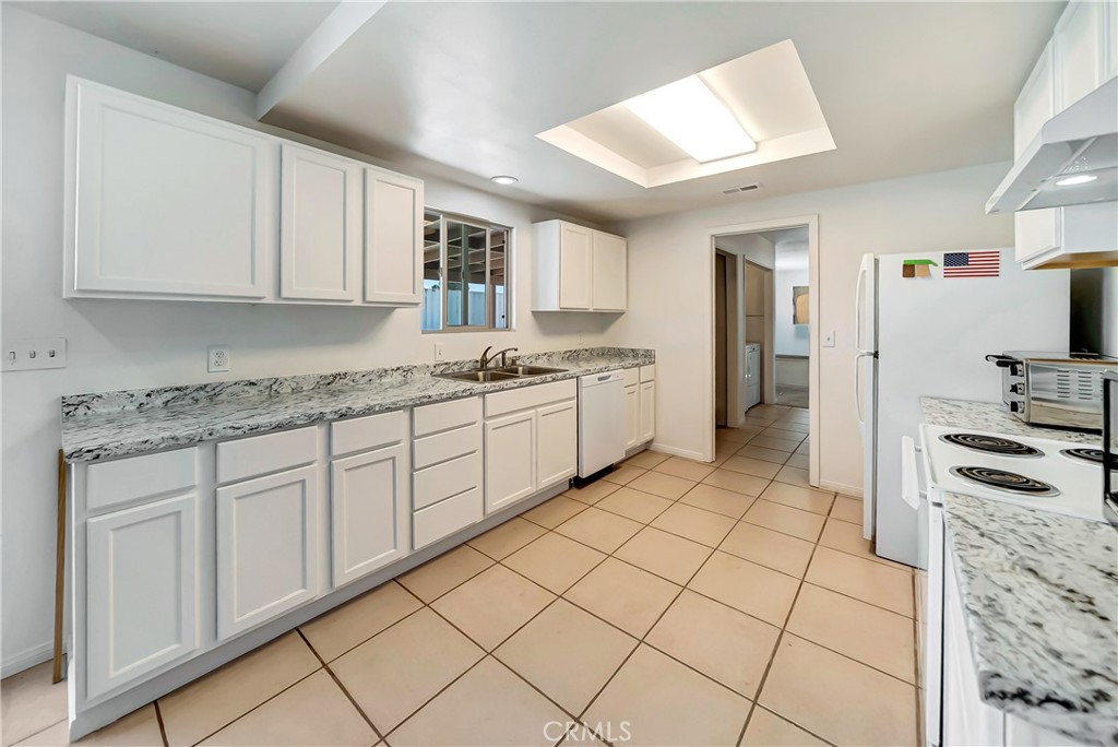 5023 Smoke Tree Property Photo 13