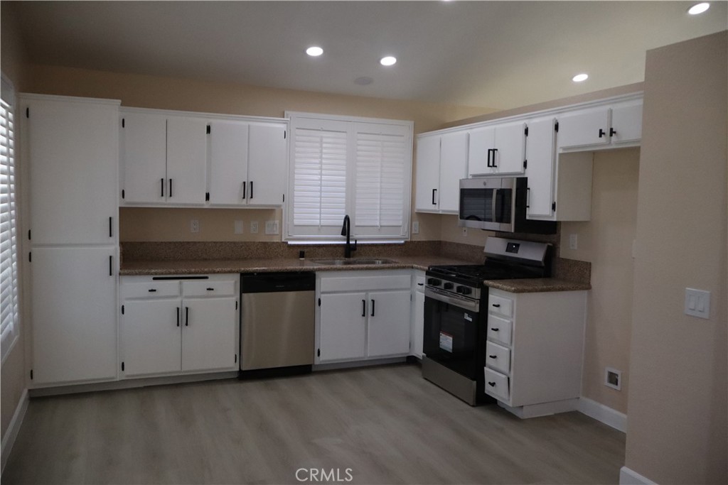 5535 Cisero Drive Property Photo 4