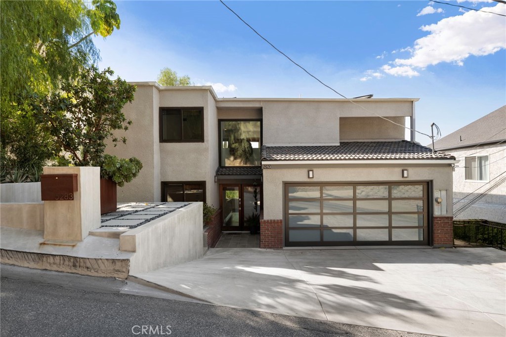 5283 Calatrana Property Photo 2