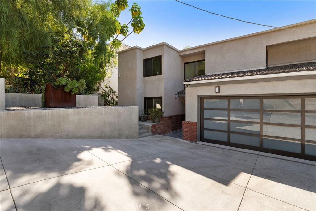 5283 Calatrana Property Photo 3