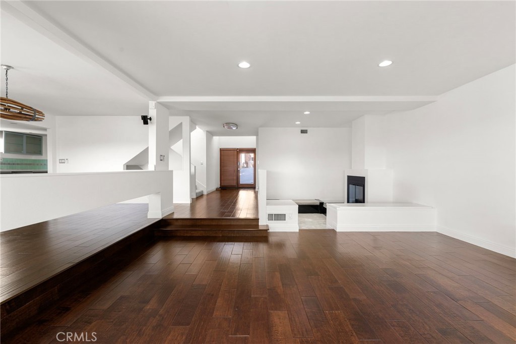 5283 Calatrana Property Photo 9