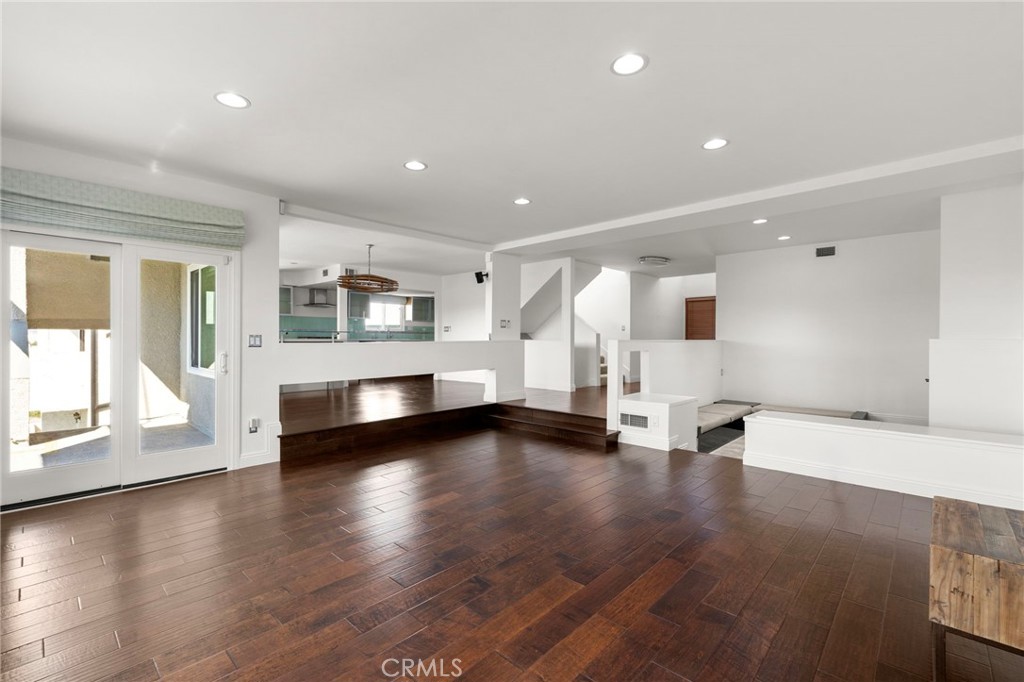 5283 Calatrana Property Photo 10