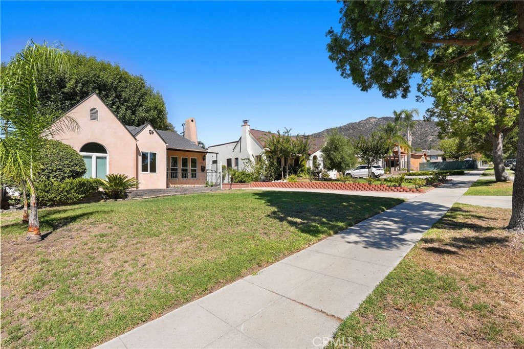 1353 Thompson Avenue Property Photo 1