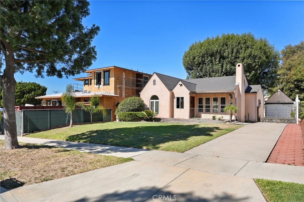 1353 Thompson Avenue Property Photo 3