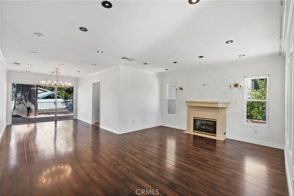 1353 Thompson Avenue Property Photo 8