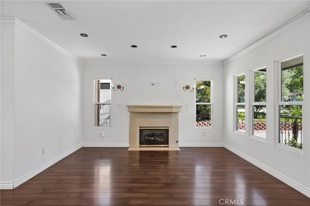 1353 Thompson Avenue Property Photo 9